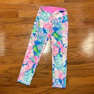 Lilly Pulitzer leggings with the side pocket. Gently worn